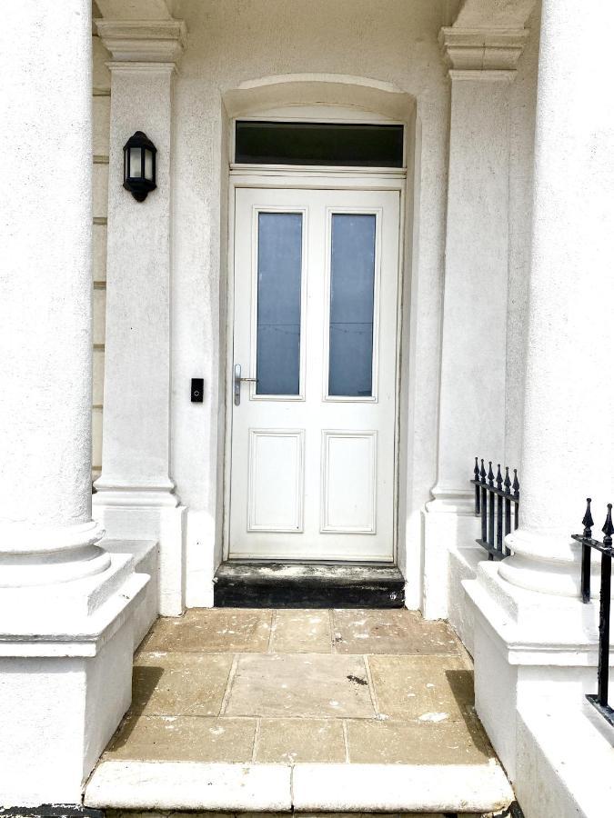 Stunning 2 Bed Apartment Sea Views And Parking Worthing Esterno foto